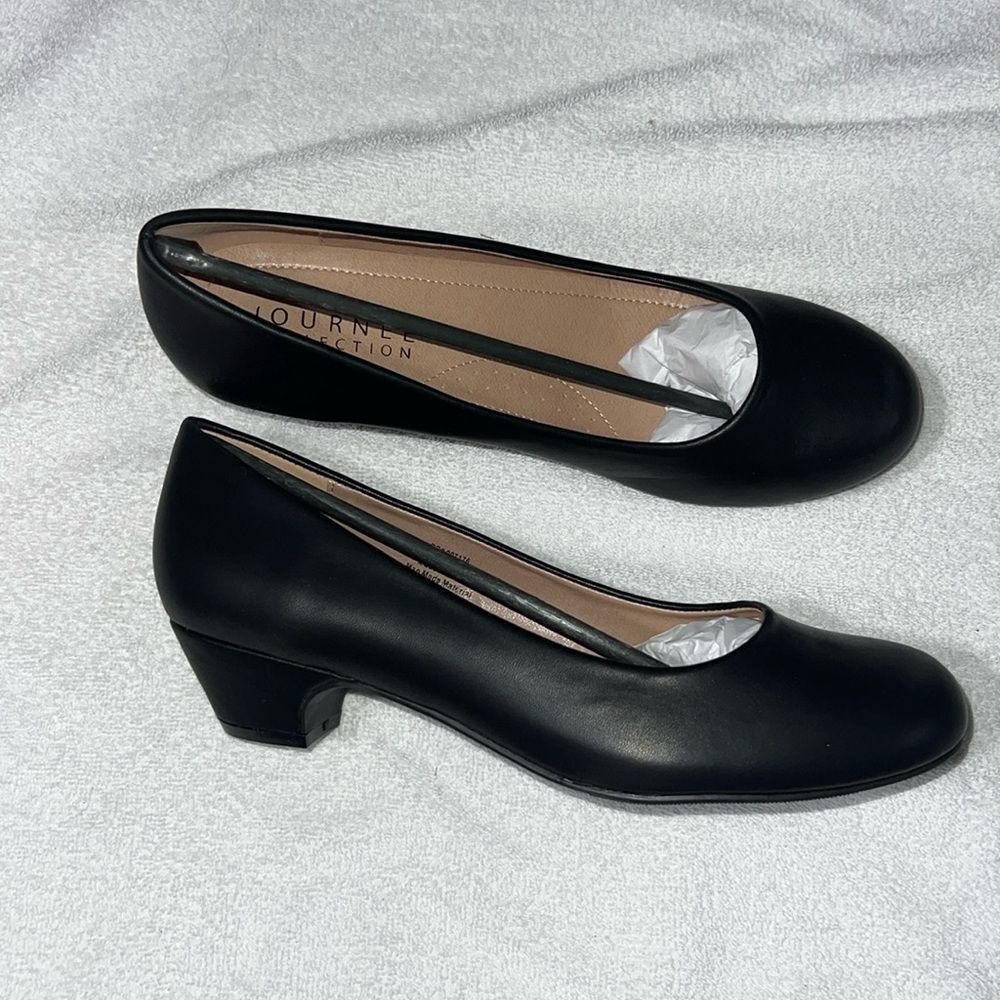 Journee Collection heels